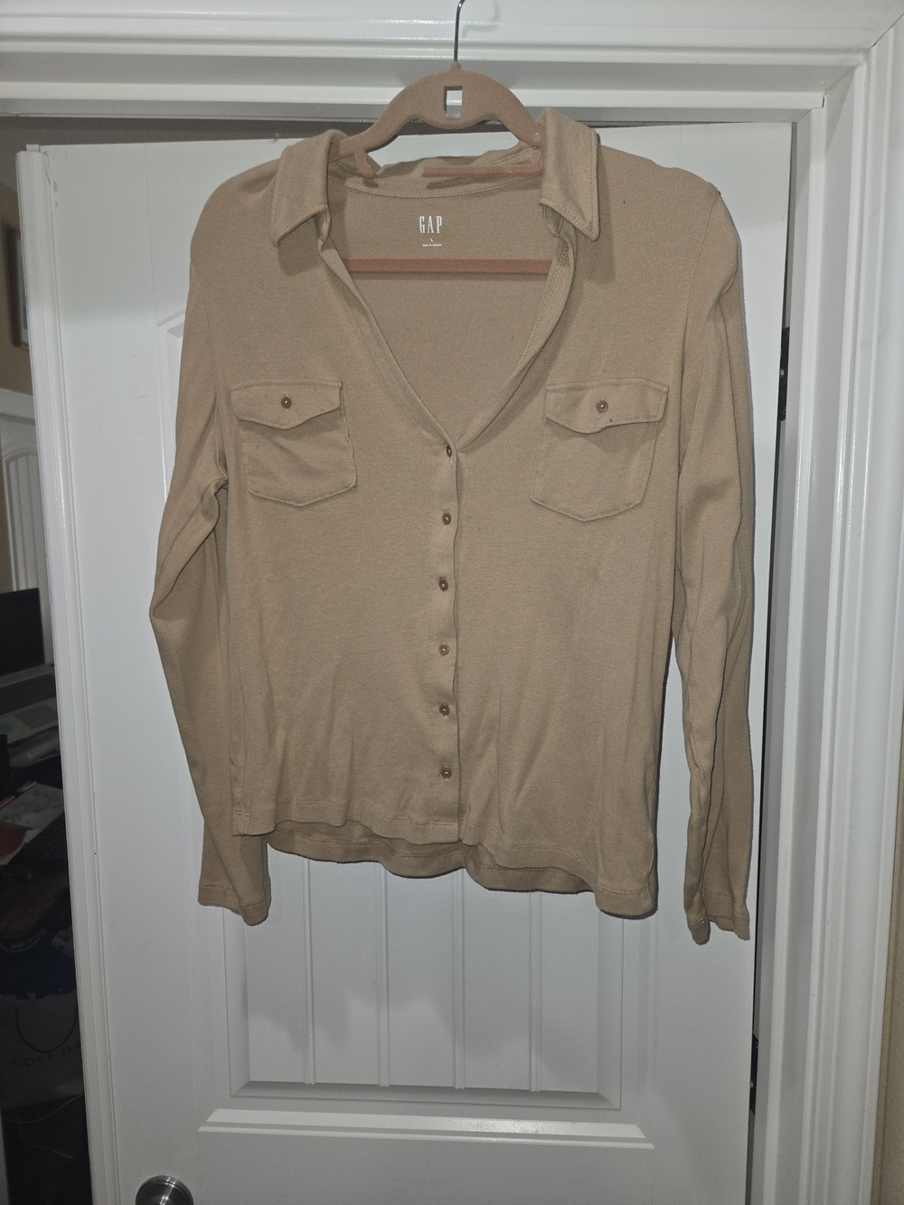 GAP Lightweight Button-Down Shirt Jacket in Camel Size L